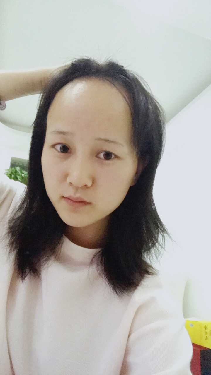 长圆脸,大额头且高,咬肌大的女生适合什么样的发型?