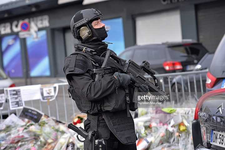 美国和俄罗斯的警察部队有大规模的装备突击步枪吗?