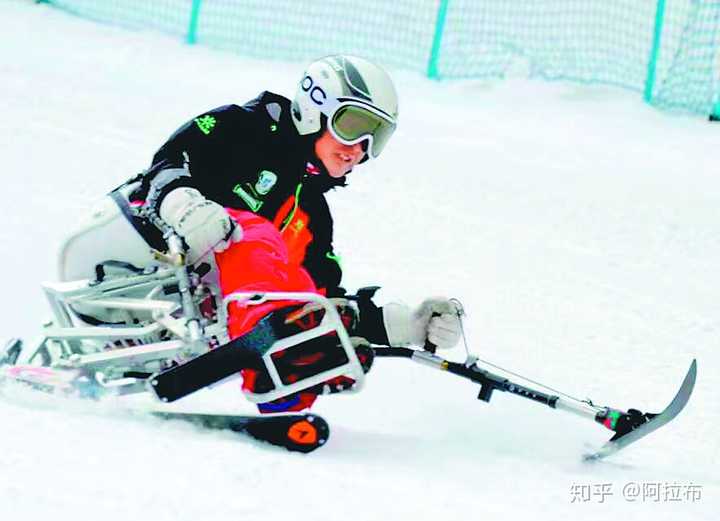 中国的残疾人大众群体如何能够进行滑雪运动