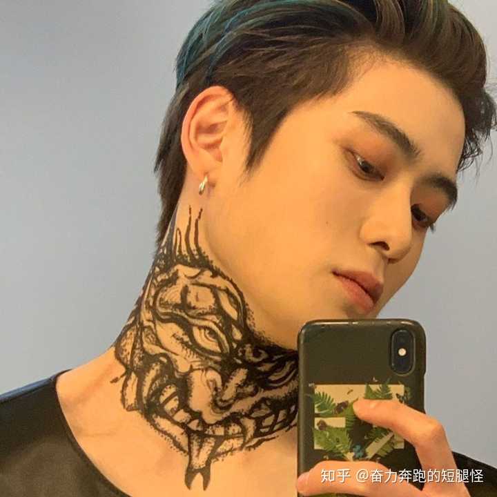 团综有少年威计划和nctlife~ 应援色是珍珠neo香槟绿色!