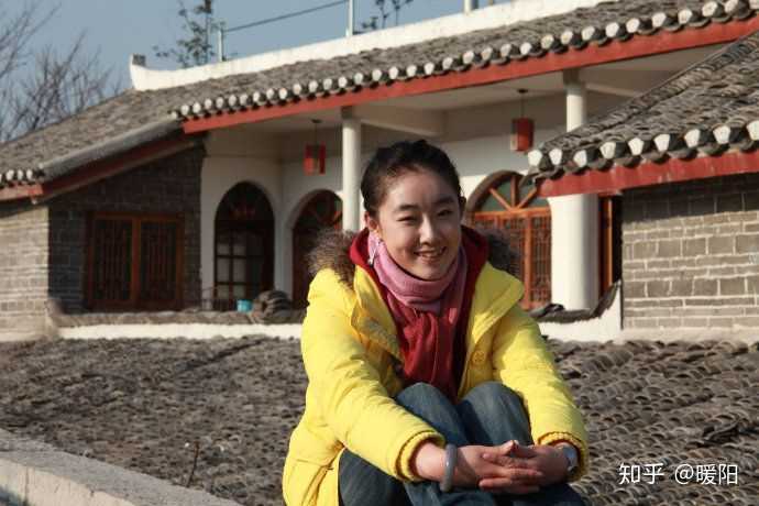 东北女孩长相好看是有原因的,东北女孩的脸型比较多见的是椭圆的