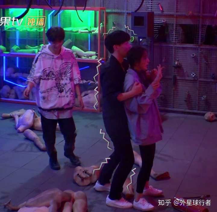 芒果tv新综艺《密室大逃脱》里杨幂邓伦是否有一直暗戳戳眉目传情?