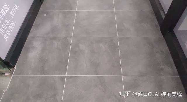 亚光浅灰色瓷砖,使用什么颜色的美缝剂好?