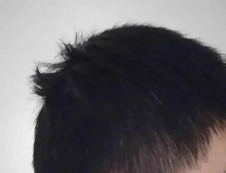 怎样防止睡觉醒来头发乱的和鸡窝一样?