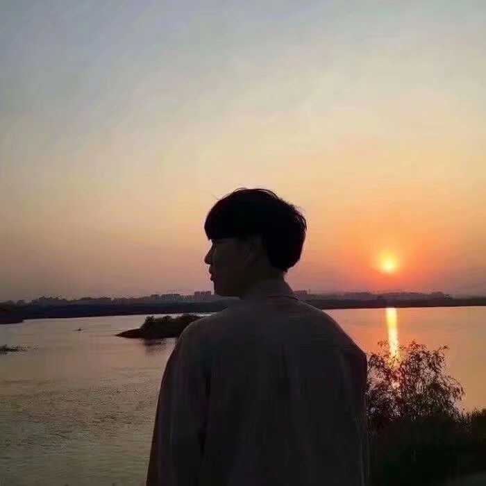 qq头像:背影 传说 仙人 星空 帅符合江湖传说这个qq名