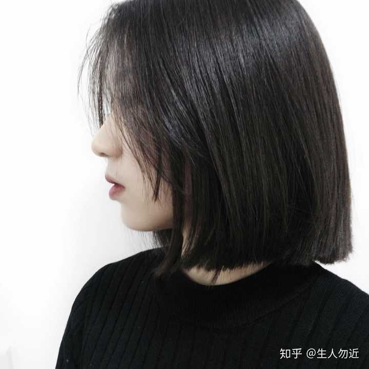 大圆脸配短发是什么效果?