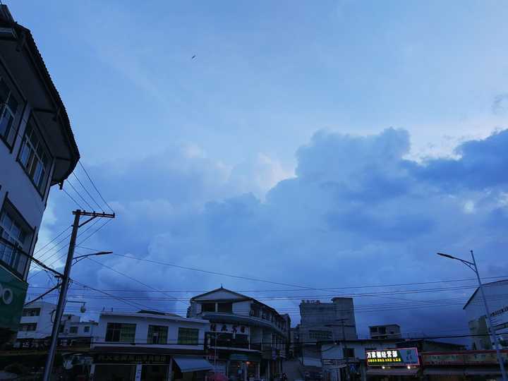 那年在画室楼下遇到的太阳雨