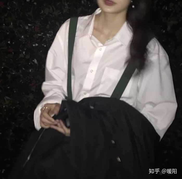 有没有不露脸不露腿的女生头像?