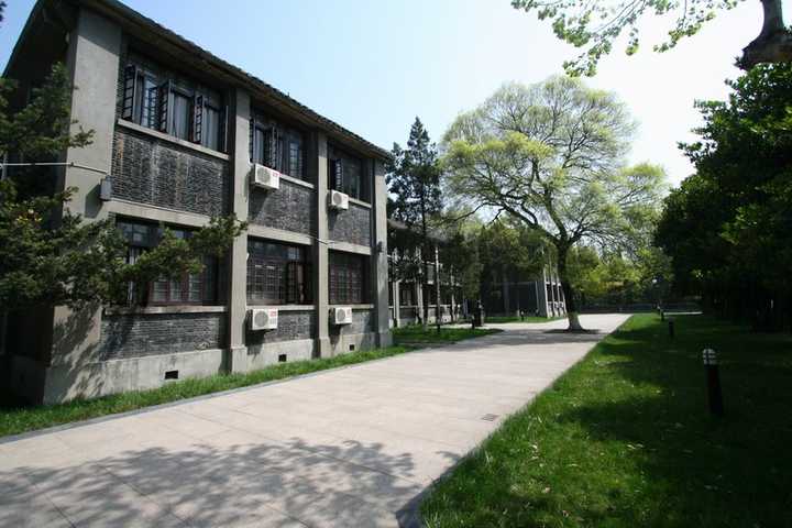 江苏省扬州中学是一所怎样的学校?