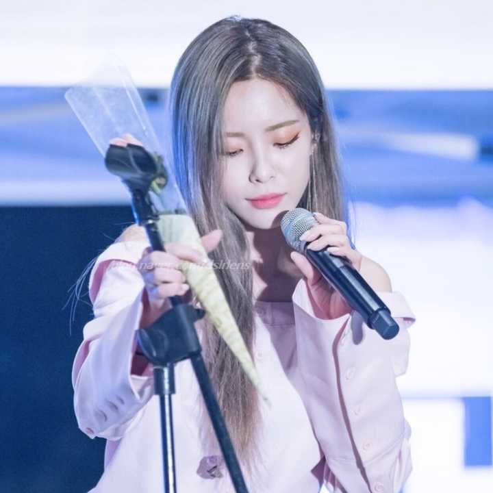 如何评价韩国女solo歌手heize?