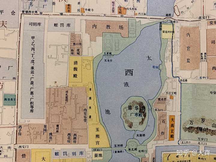 这是明北京复原图的皇城及承天门外的中央衙署区,根据大内与西苑的