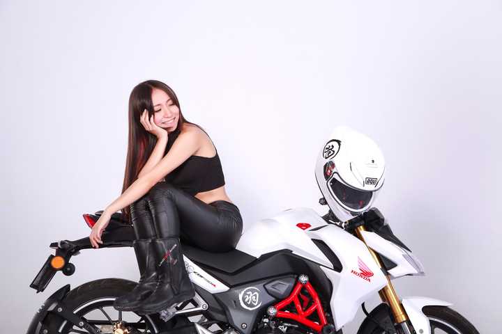 有一个骑摩托车的女朋友是一种什么样的体验?