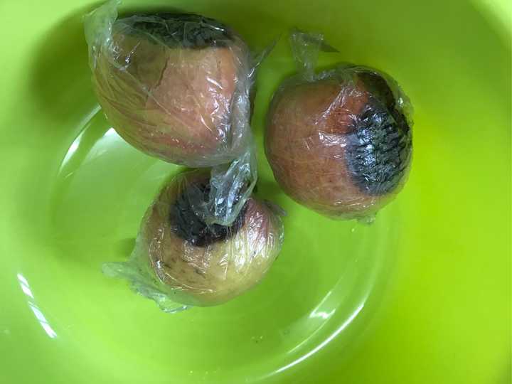 上图 绝对不会再买,其他苹果都发霉了,干裂了