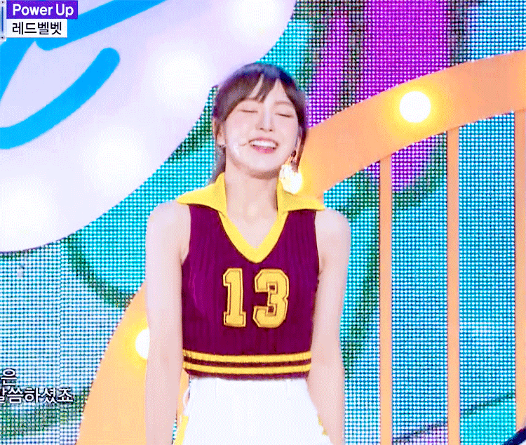 我好喜欢这个妹妹穿黄色衣服啊