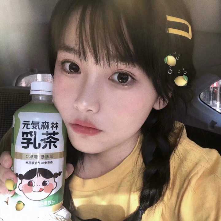 有没有看起来就很夏天的头像?例如在喝汽水或者在吃冰淇淋?