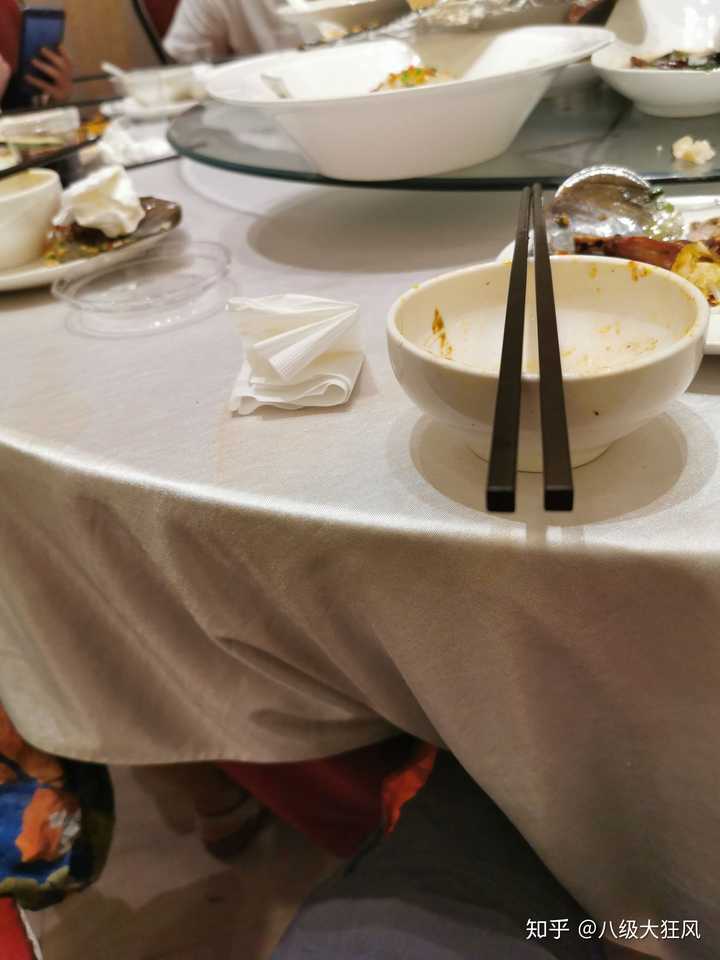 吃完饭,筷子该如何摆放,以及为何这样摆放,有什么特殊