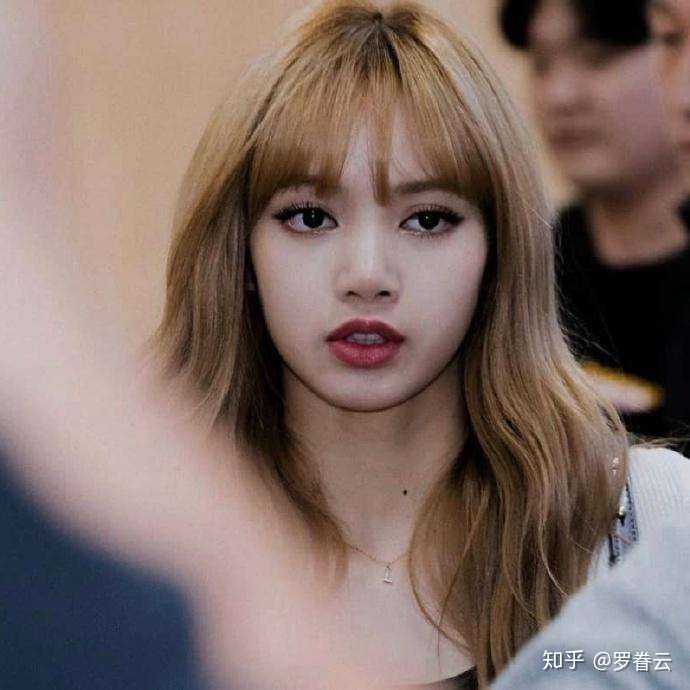 为什么lisa总是有刘海?