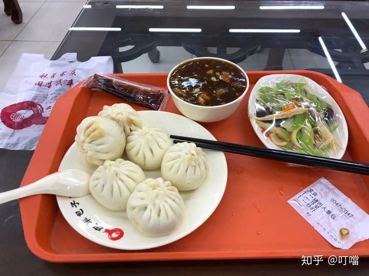 这是第一站尝试的庆丰包子铺标配套餐……我爱包子