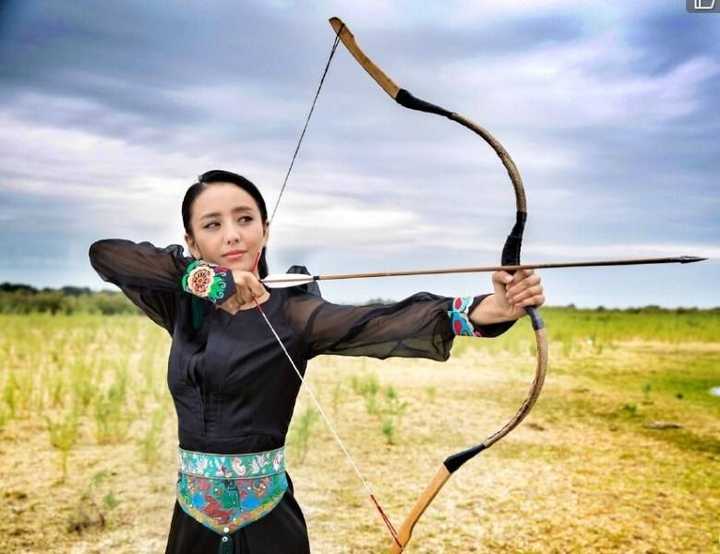 传统弓射箭的地中海式和蒙古式的放箭方式的区别,及各自特点和利弊是