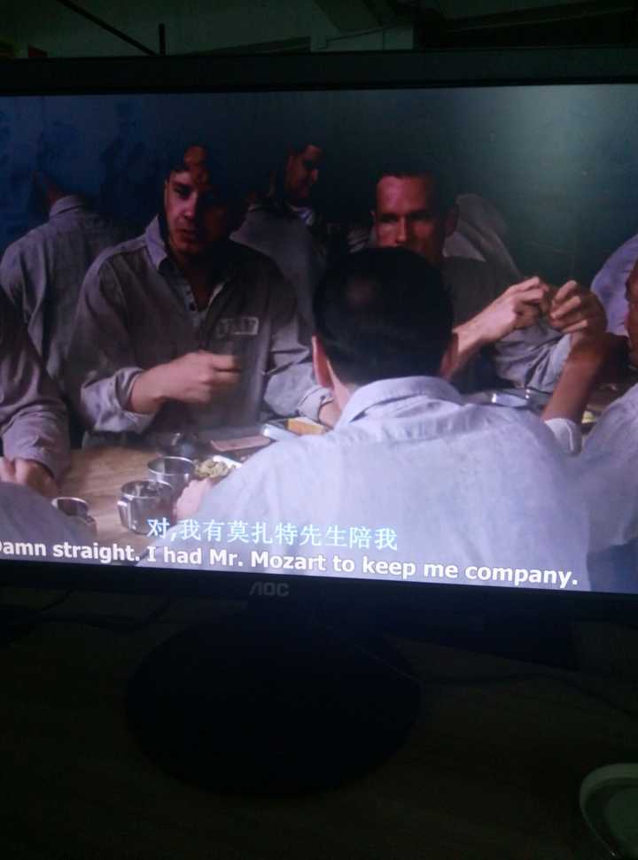 一个人被关在小黑屋子里很久会怎么样?