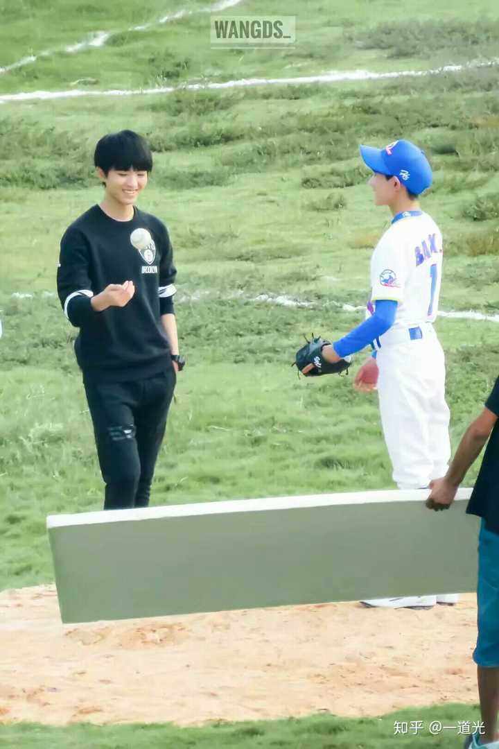 想知道王源跟王俊凯17年都发生了什么?