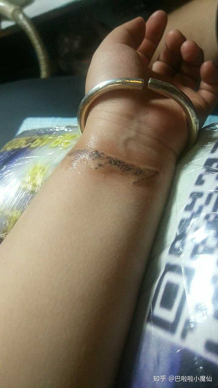 老板说这个纹身开头和结尾的色素扎的不深,比较容易洗 记录,2018