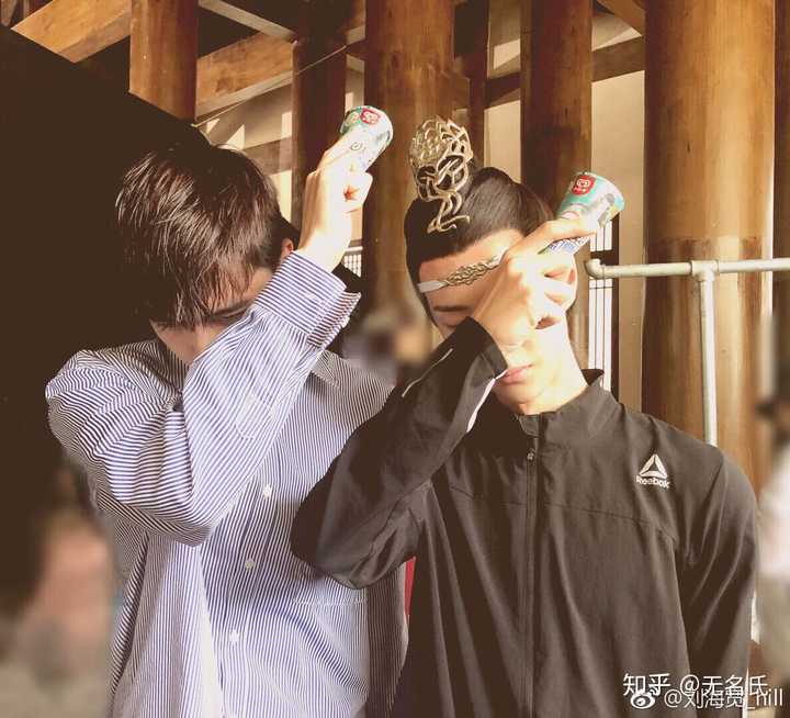 怎么看肖战王一博借位照?