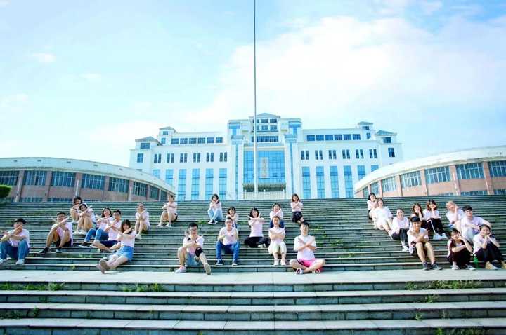 湖南科技大学的宿舍条件如何?校区内有哪些生活设施?