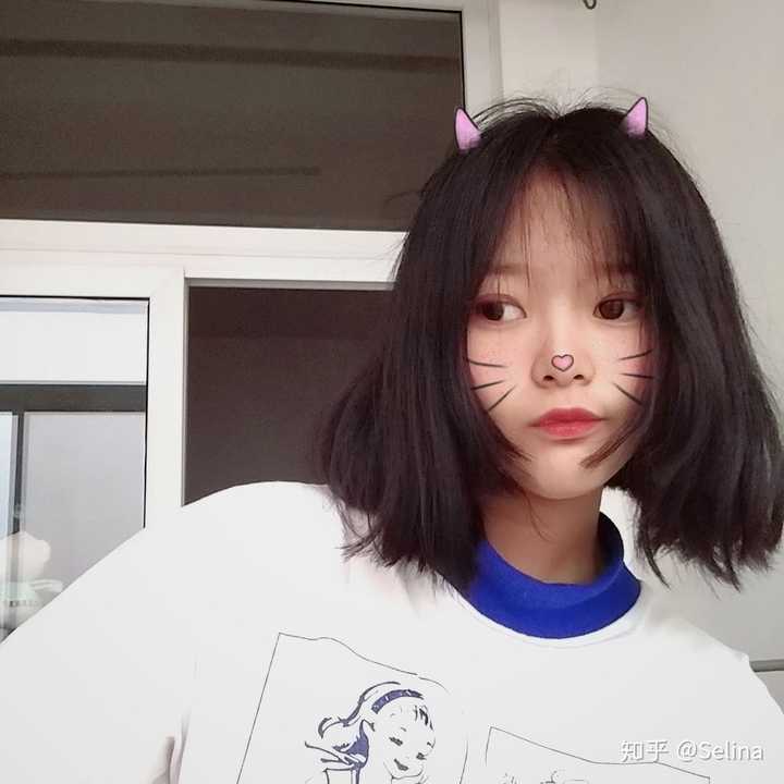 之后,我们学校要我们全部女生剪头发,全是学生头,我一开始是抗拒的