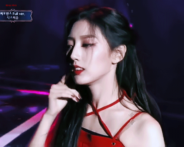 queendom里红衣气质美女!