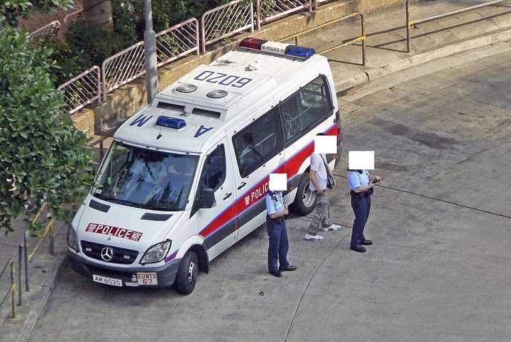 如何评价香港警察的冲锋车?