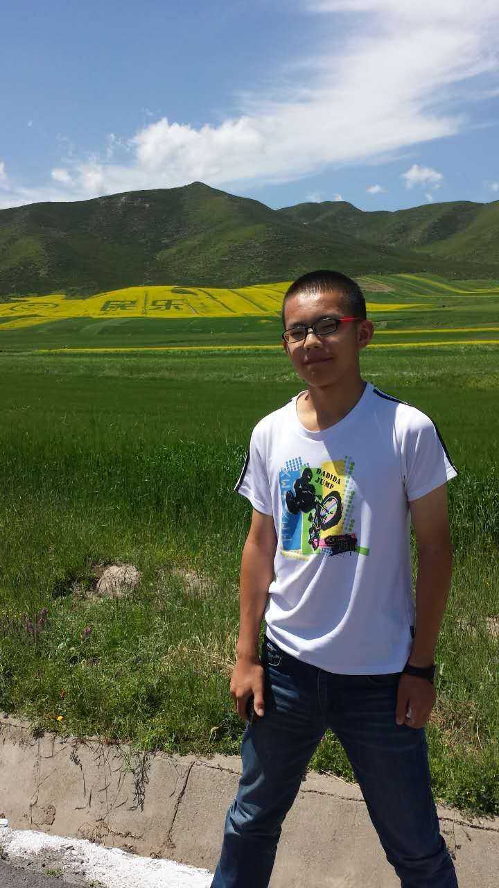 丑到不忍直视,15岁张这么丑到人怕是不多 |_)