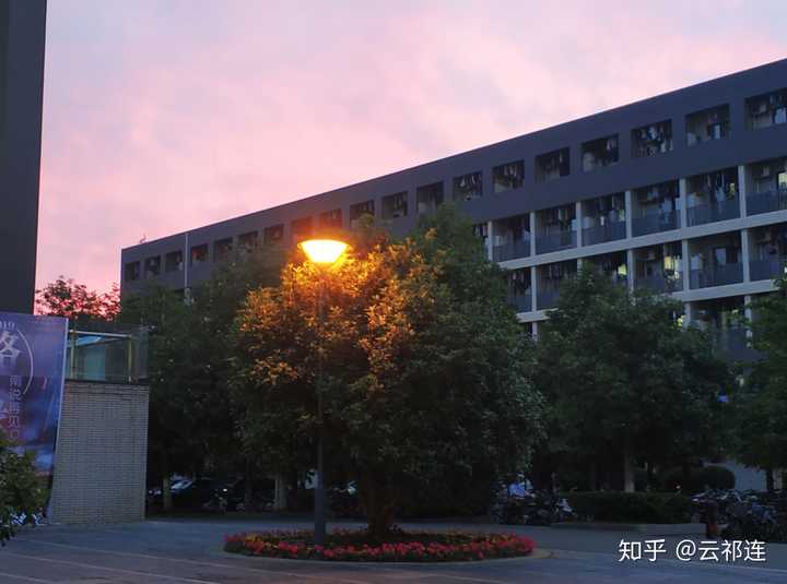 南京大学的宿舍条件如何?校区内有哪些生活设施?