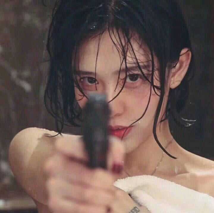 有没有那种性冷淡风又有点a的壁纸或者女生头像?