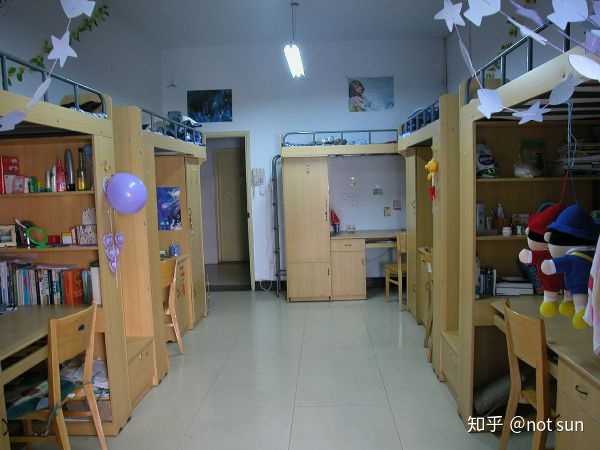 清华大学拥有华北地区条件最好的大学生宿舍群——紫荆公寓.