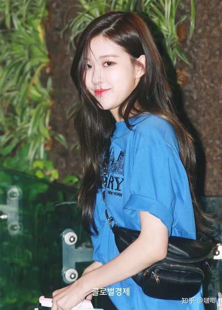 有没有blackpink罗婕ins的图啊,真的很吃她的颜啊?