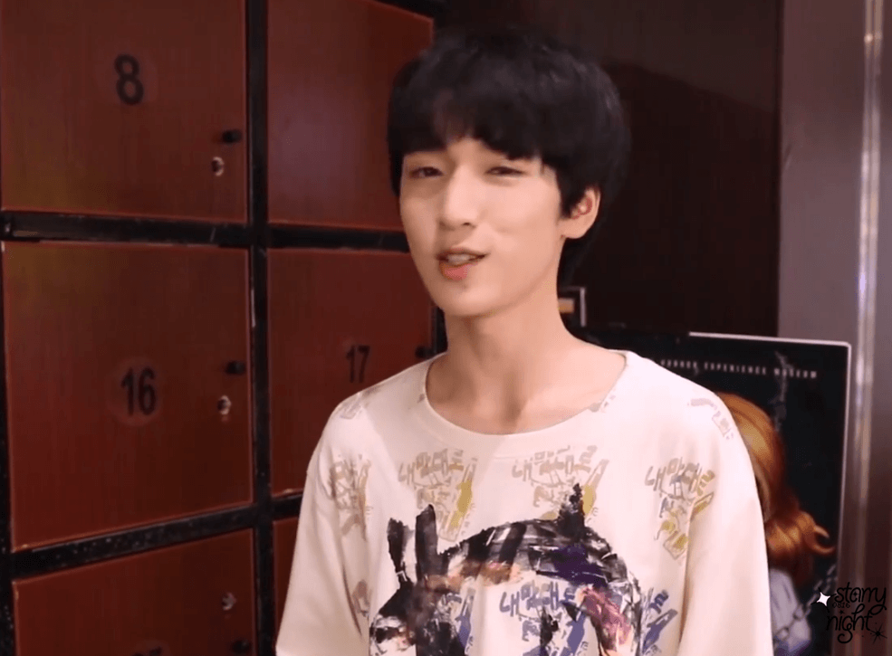 爱奇艺尖叫之夜的《全校通报》和腾讯音乐娱乐盛典的《无尽的冒险》