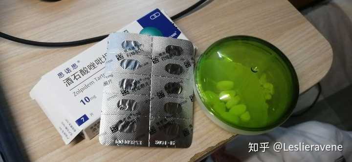 部分药物:盒子里是其他氟西汀和一些助眠药物