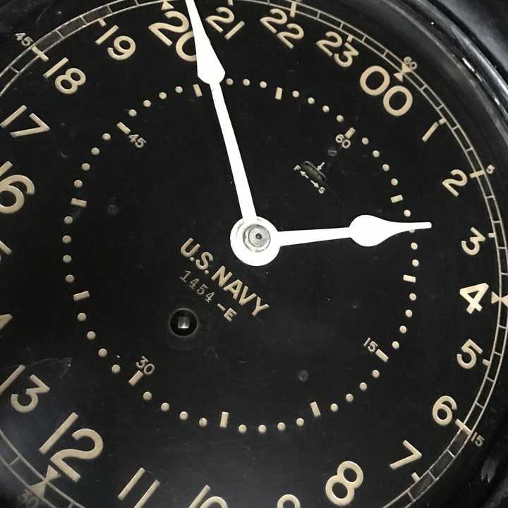 就是这么朴实无华 且枯燥 当然军用钟是有24小时制的