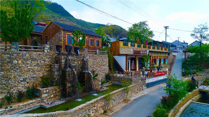 山东省淄博市沂源县燕崖镇朱家户村是一个有着400多年历史的古村.