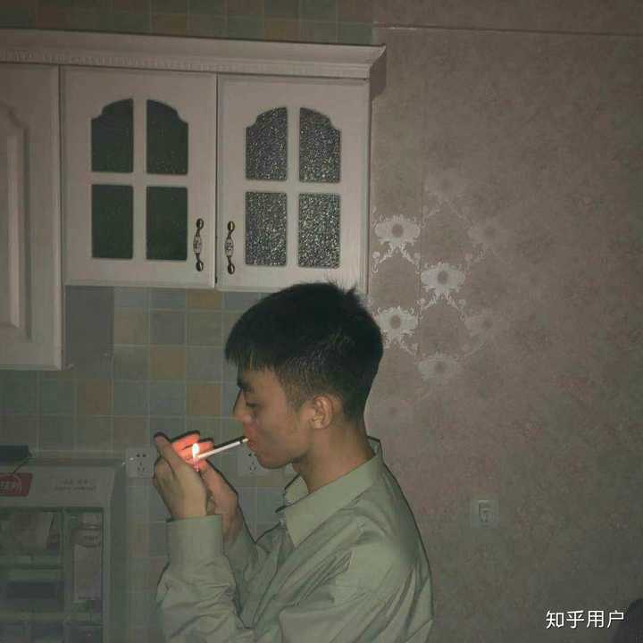 这是之前那个男生用的头像,应该是他吧,他可能后来怕我报警换了头像