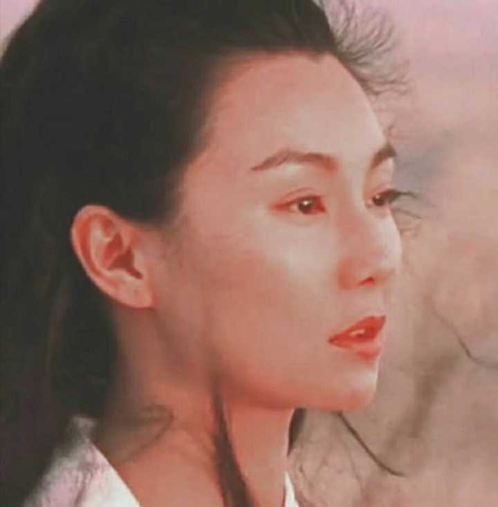 张曼玉绝对称得上是女神,不论从演技还是颜值,妥妥的女神.