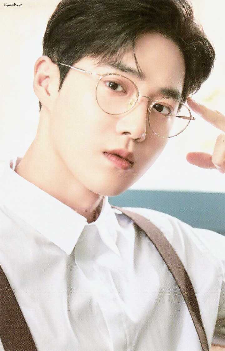 有哪些exo队长suho的好看的当壁纸的图片嘛?