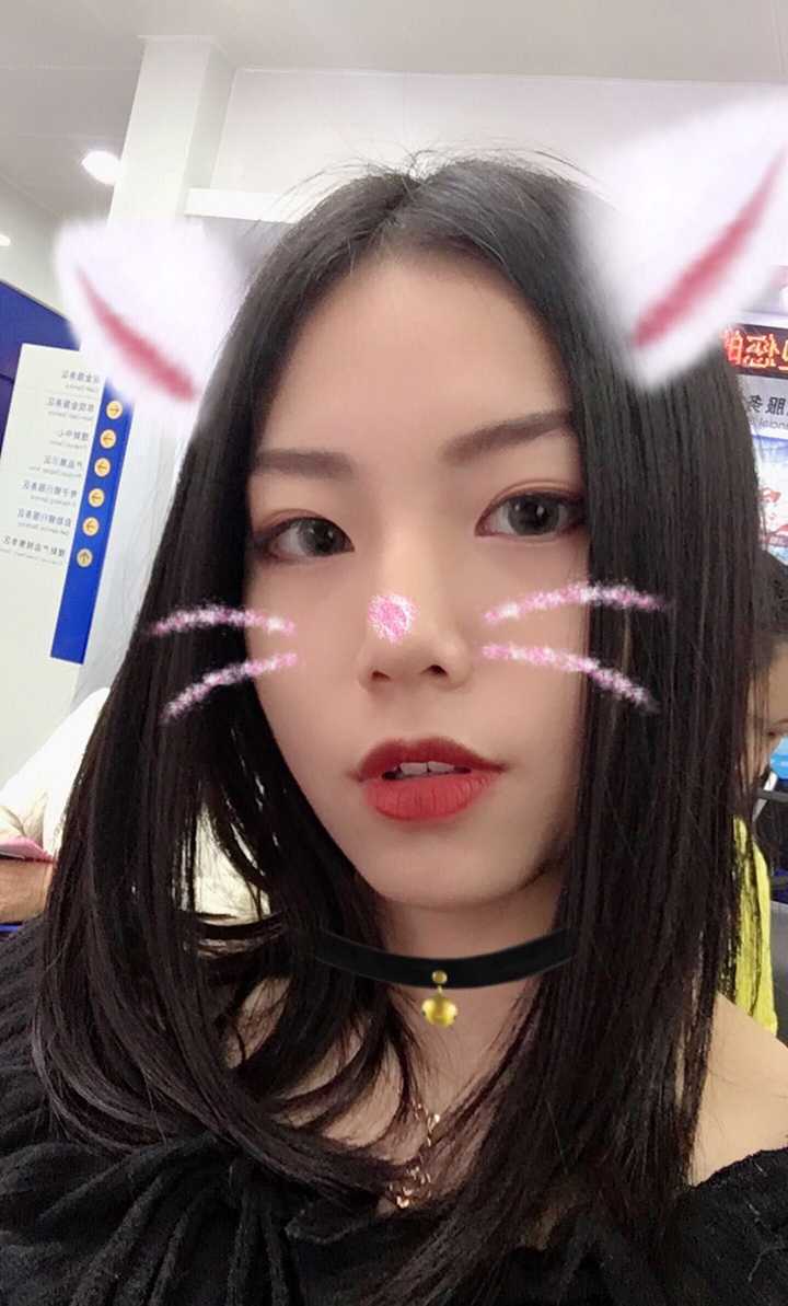 假装卖萌的女朋友!
