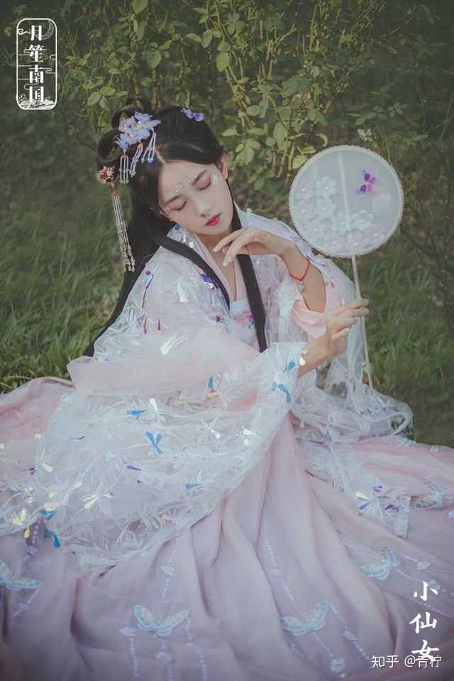 嘻嘻嘻,我个人感觉比较好看 比较仙,价格合适的,汉尚华莲的鲛人泪