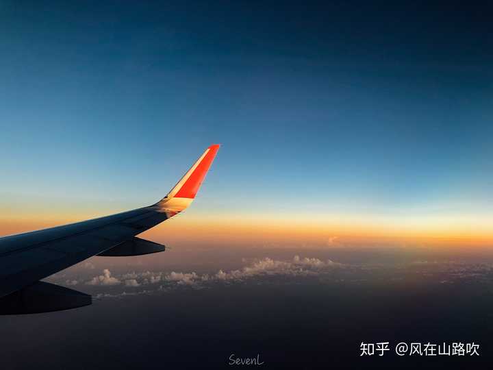 第一次坐飞机,如何选择座位才能看到最好的风景?