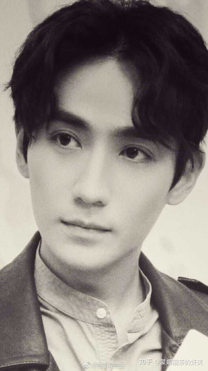 不笑的时候眼睛都是含情脉脉的
