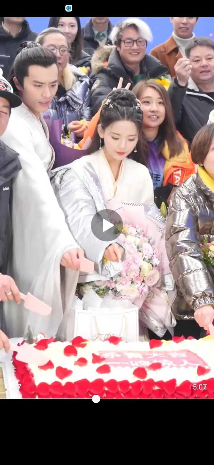 如何评价电视剧《且听凤鸣》的主演阵容和剧照?