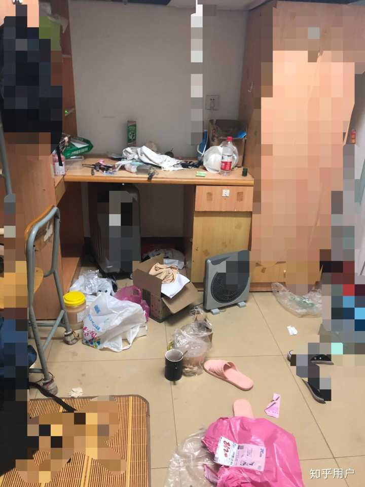 这谁受得了,整的寝室和垃圾堆一样.