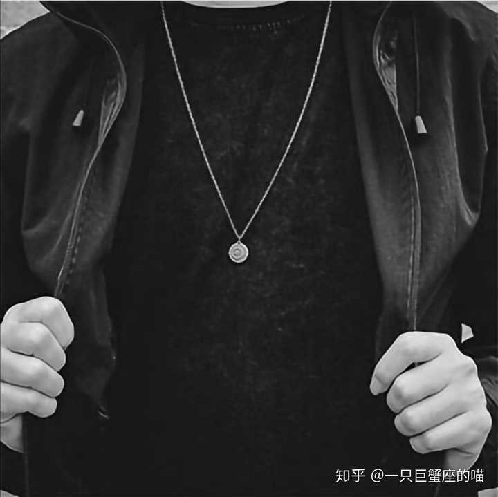 男生适合戴玫瑰金项链吗?